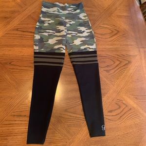 Bombshell leggings Camo - MEDIUM